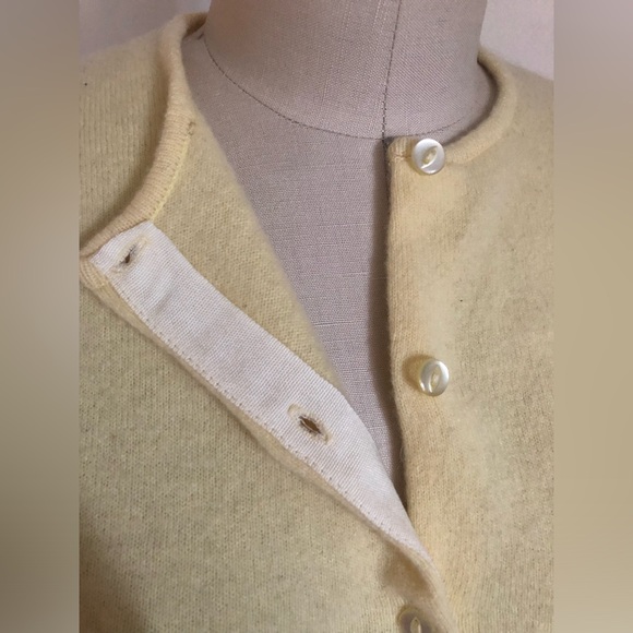 SOLD Vintage wool blend cardigan. - Picture 3 of 4